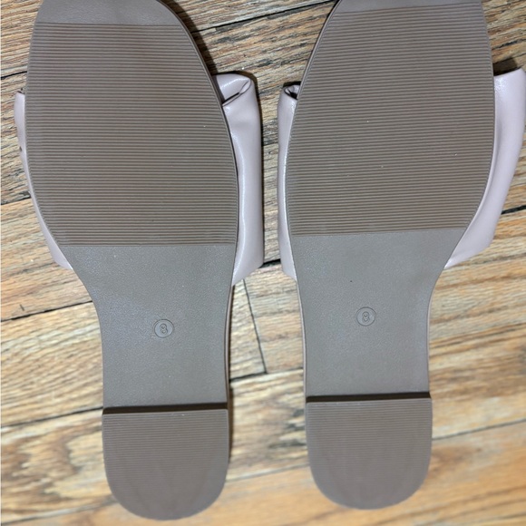 Sandals size 8 - Picture 2 of 3